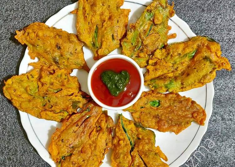 Steps to Make Perfect Palak Patta Pakada