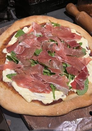 Una foto de Pizza casera con masa Levex – Ideal para cumpleaños