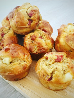 Une photo de Muffins salés jambon emmental olive & noix
