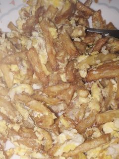 Una foto de Papas con huevos