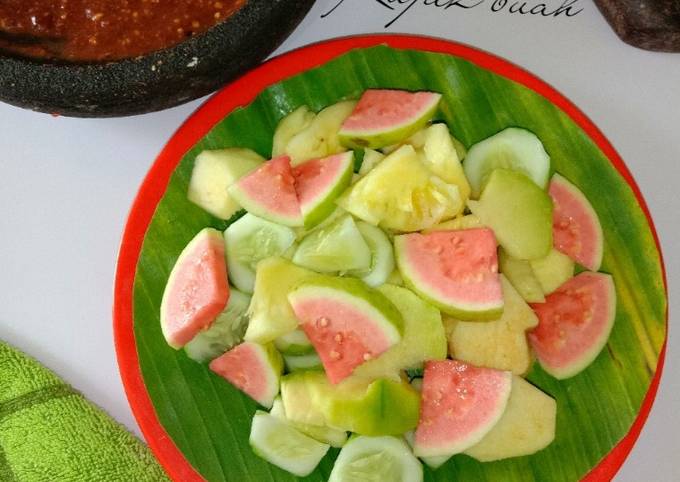 Bagaimana Membuat Rujak buah yang Sempurna