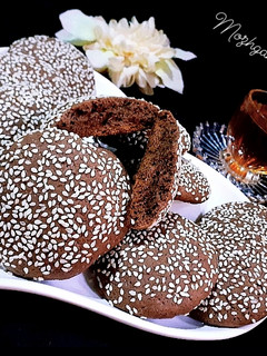 عکسی از دستور کوکی کنجدی موکا