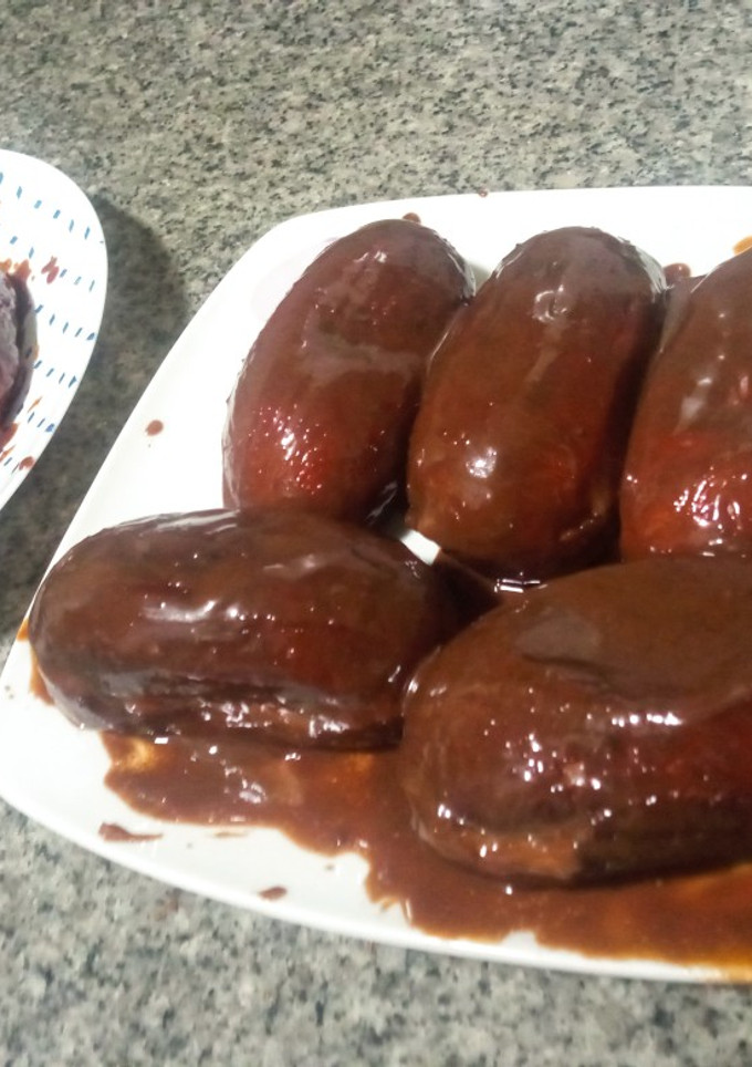 Una foto de Medias noches bañadas en chocolate