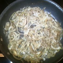 A picture of Caramelised onions.