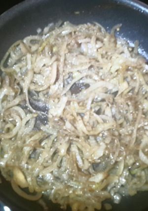 A picture of Caramelised onions.