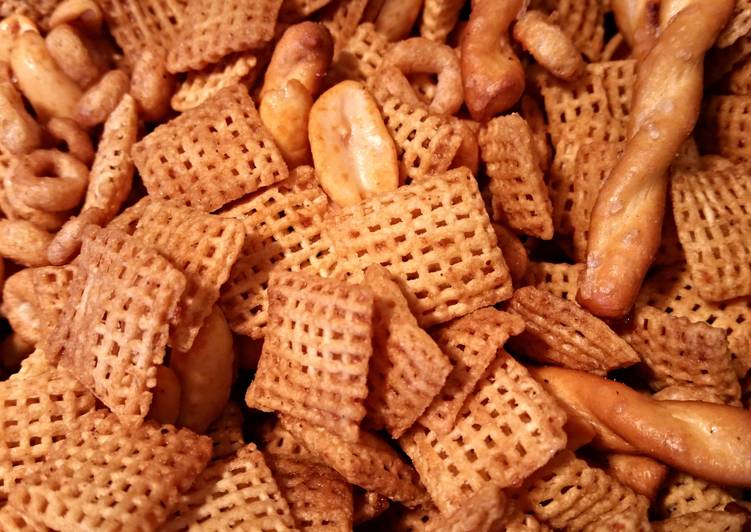 Simple Way to Prepare Favorite Sweet and Spicy Chex Mix