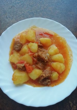 Hagyományos paprikás krumpli recept fotója
