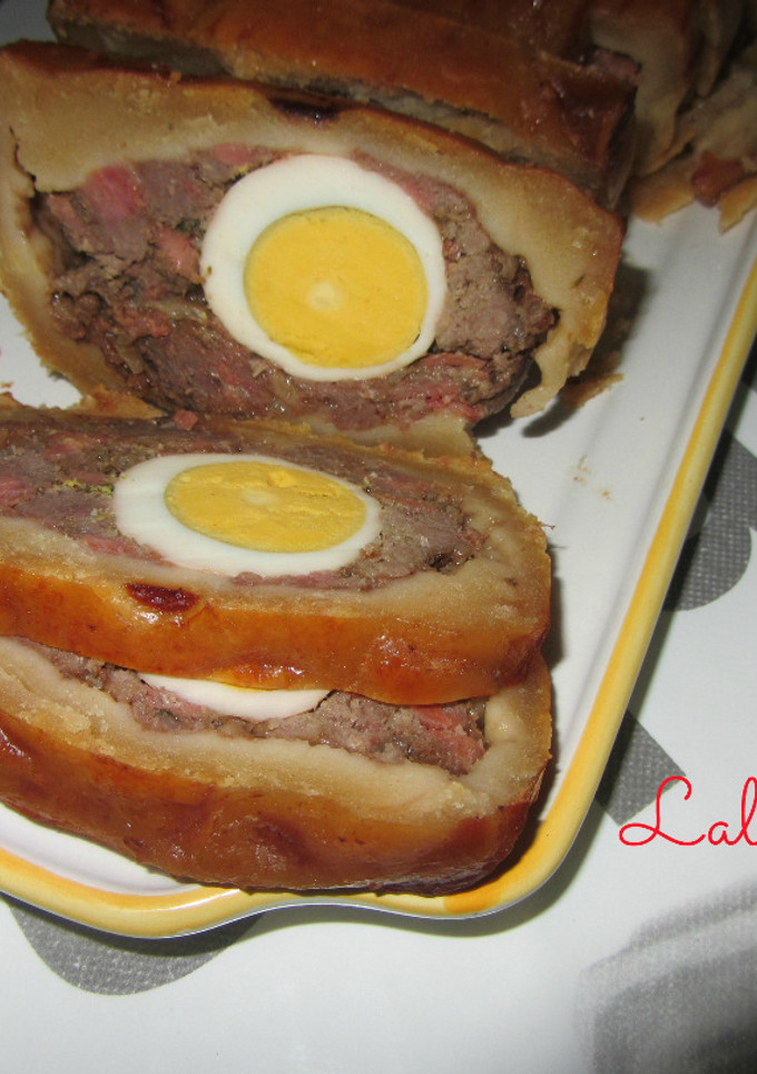 Una foto de Pastel de carne con jamón y huevo