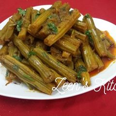 A picture of Hyderabadi Saijan Ki Phalli Masala or Drumsticks Curry.