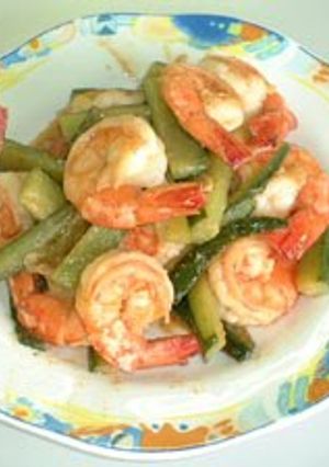 A picture of Lemon-Flavored Stir-Fried Prawns and Cucumber.