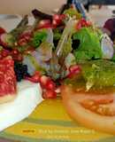 Ensalada de brotes tiernos con salsa pesto
