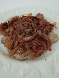 Una foto de Lomo plancha con cebolla calamelizada