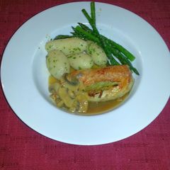 Chicken stuffed with leeks & mushroom gravy A picture of Chicken stuffed with leeks & mushroom gravy.