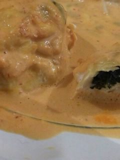 Una foto de PECHUGAS A LA CREMA (rellenas de espinaca)🍴