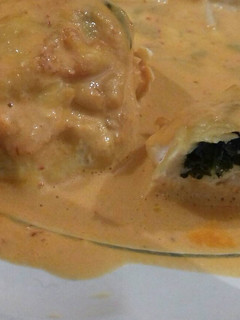 Una foto de PECHUGAS A LA CREMA (rellenas de espinaca)🍴