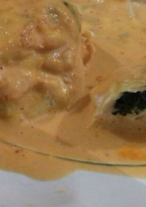 Una foto de PECHUGAS A LA CREMA (rellenas de espinaca)🍴