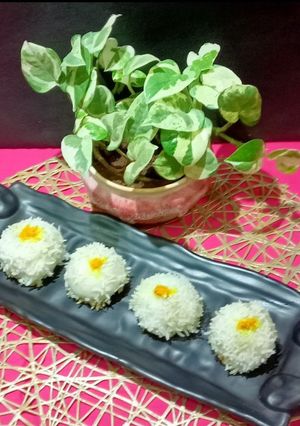 A picture of Kadam Phool Bhapa Pitha.
