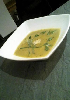 A picture of leek and stilton soup.