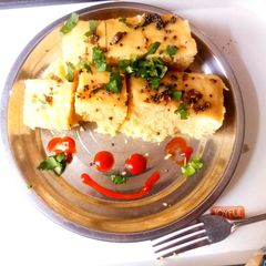 A picture of Khaman.