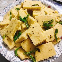 A picture of Fermented dal dhoklas.
