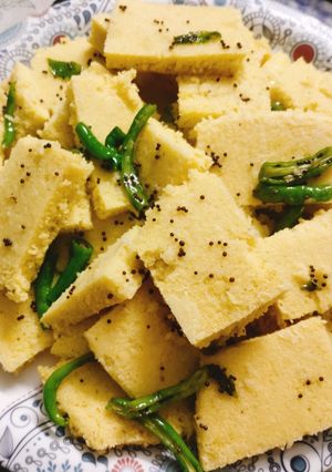 A picture of Fermented dal dhoklas.
