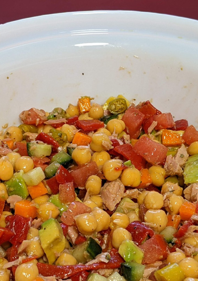 Una foto de Ensalada de garbanzos
