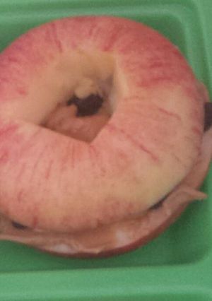 A picture of Apple sandwich.