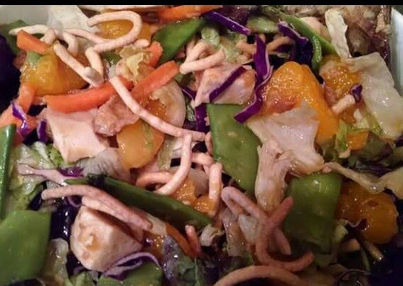 Oriental salad with chicken