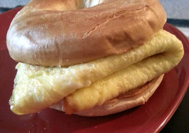 Simple Way to Make Homemade Better Then Timhortons.. Breakfast Bagle