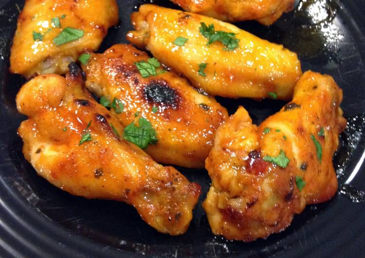 Recipe of Award-winning Sriracha glazed wings