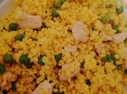 Una foto di cous cous con piselli ricetta piatto freddo