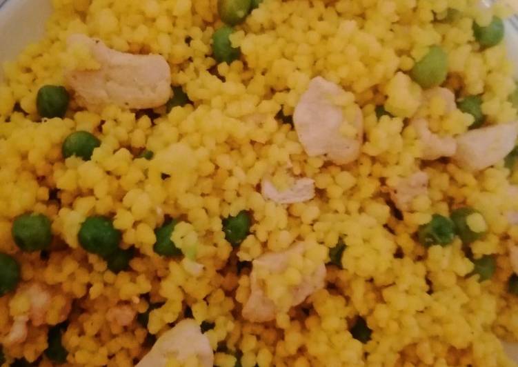 Cous cous allo zafferano con pollo e piselli