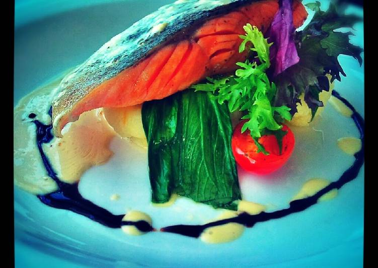 Recipe of Quick Seared Salmon Steak with Zesty Cream Sauce