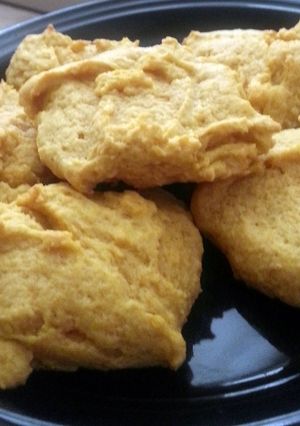 A picture of Pumpkin Vanilla Cookies.