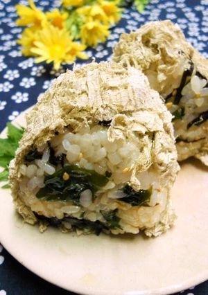 A picture of Seaweed Onigiri (Rice Balls) No. 2: Sesame Seeds and Wakame Seaweed.