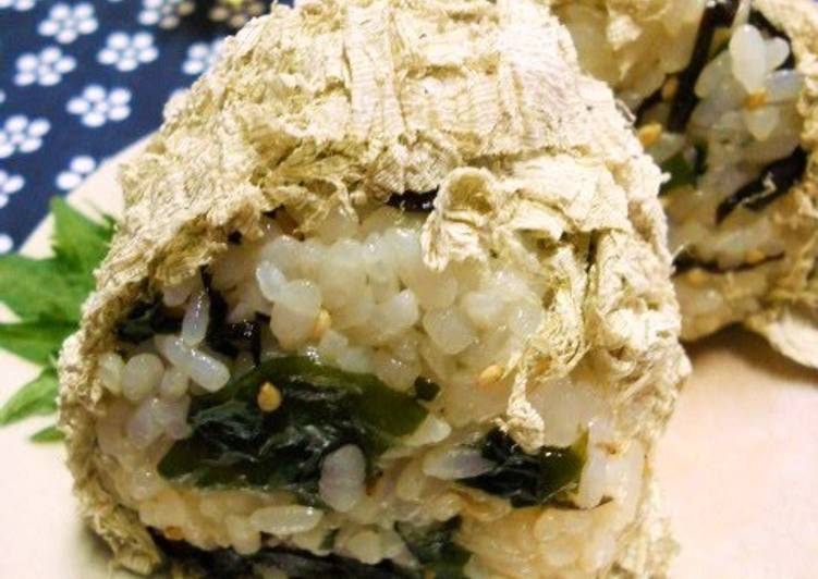 How to Prepare Any-night-of-the-week Seaweed Onigiri (Rice Balls) No. 2:  Sesame Seeds and Wakame Seaweed