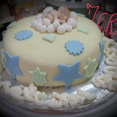 A picture of New born baby cake.