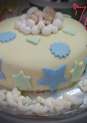 A picture of New born baby cake.