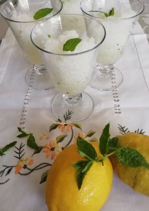 Une photo de Granité citron et menthe