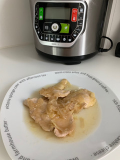 Una foto de Pollo a la cerveza con olla GM