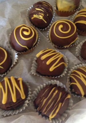 A picture of Cookies & cream Bon bons.