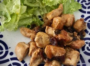 Una foto de Pollo con pasas al Moscatel