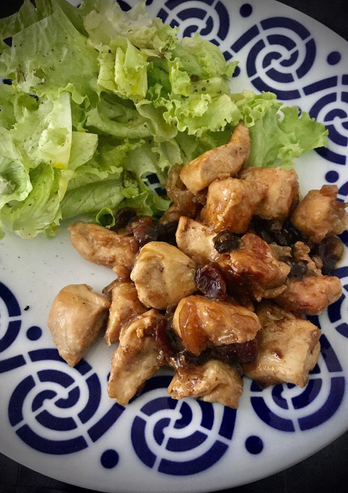 Una foto de Pollo con pasas al Moscatel