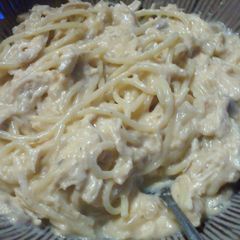 A picture of Cheesy crock pot chicken spaghetti.