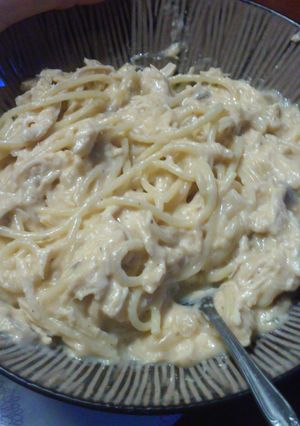 A picture of Cheesy crock pot chicken spaghetti.