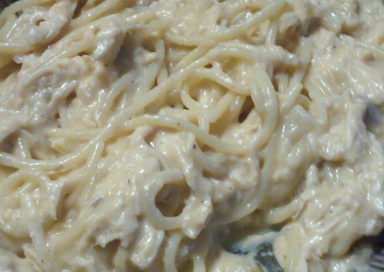 Cheesy crock pot chicken spaghetti