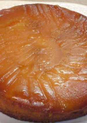 A picture of Exquisite Tart Tatin-style Apple Cake.