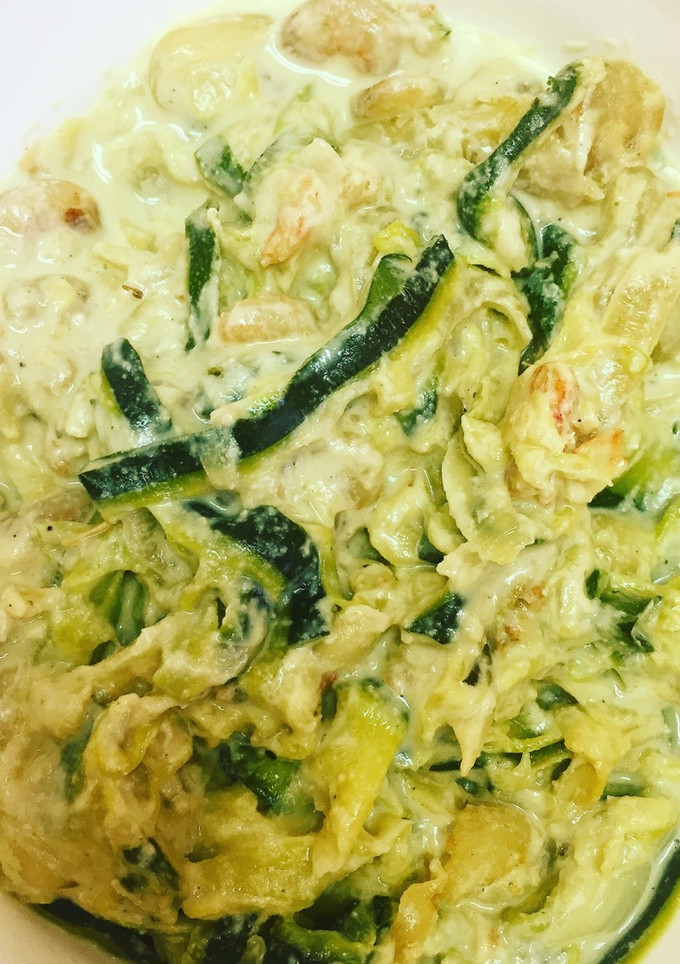 Una foto de Espaguetis calabacín con salsa anacardos