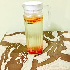 A picture of Detox water.