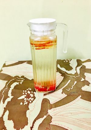 A picture of Detox water.